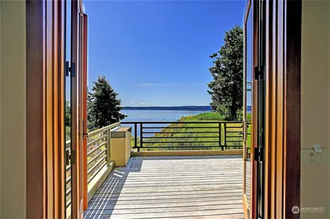 3228 S Camano Dr, Camano Island, WA 98282