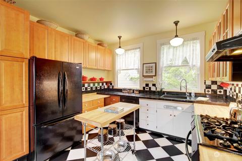 1420 N 35th St, Seattle, WA 98103 photo 9