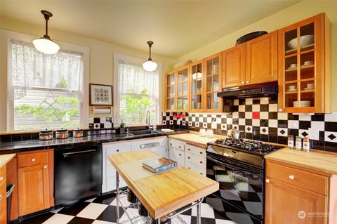 1420 N 35th St, Seattle, WA 98103 photo 8