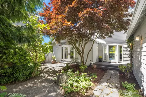 11140 NE Wing Point B Dr, Bainbridge Island, WA 98110