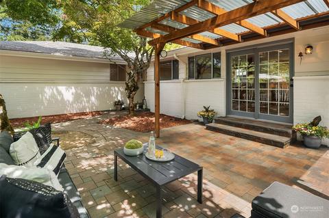 13003 NE 74th St, Kirkland, WA 98033