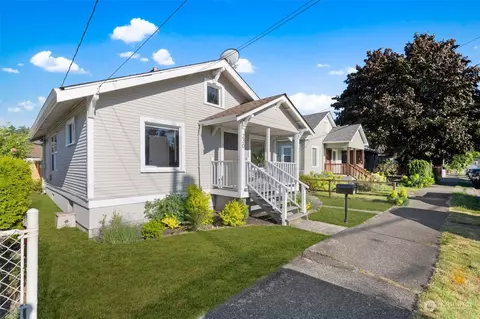 230 Meadow Ave N, Renton, WA 98057
