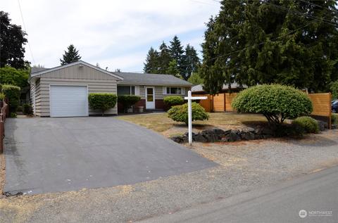 653 SW 132nd St, Burien, WA 98146