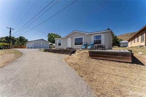 302 Jefferson Ave, Bridgeport, WA 98813