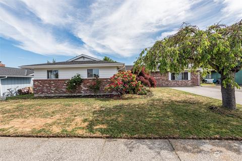 725 E Alder St, Sequim, WA 98382