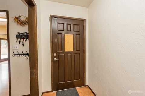 725 E Alder St, Sequim, WA 98382 photo 8
