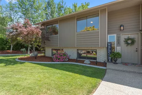 704 France St NE, East Wenatchee, WA 98802