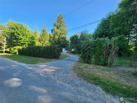 208 South St, Hamilton, WA 98255