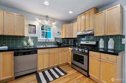1502 N 35th St, Seattle, WA 98103 photo 8