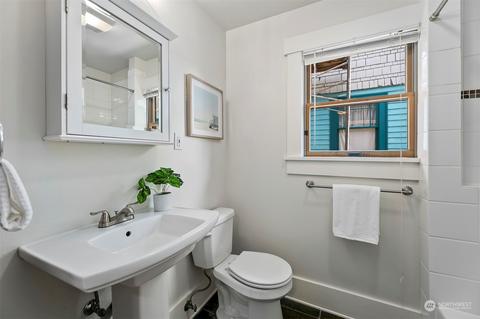 1502 N 35th St, Seattle, WA 98103 photo 17