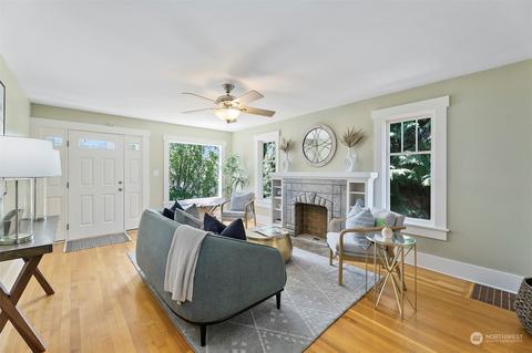 1502 N 35th St, Seattle, WA 98103 photo 3