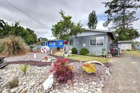 1519 Washington Ave N, Long Beach, WA 98631