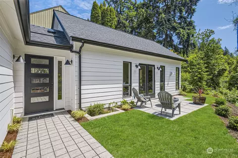 3815 SW Barton St, Seattle, WA 98126