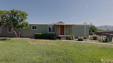 402 NW 30th St, East Wenatchee, WA 98802