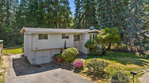 8703 NE 137th St, Kirkland, WA 98034