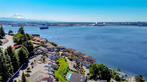 6420 S East Side Dr NE #S, Tacoma, WA 98422