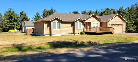 416 Bass Ave NE, Ocean Shores, WA 98569