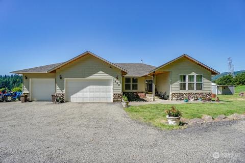 690 Melton Rd, Castle Rock, WA 98611