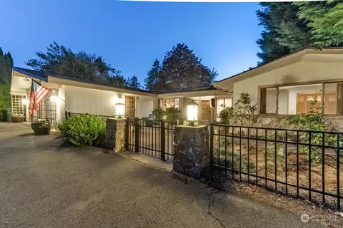 16617 104th Ave NE, Bothell, WA 98011