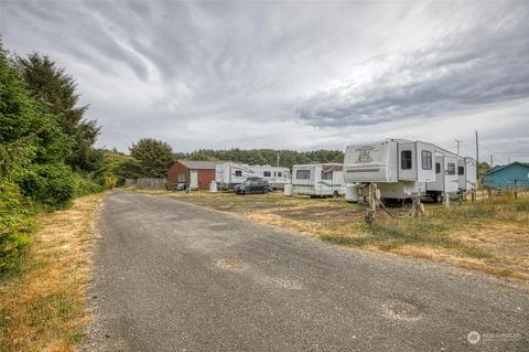 56 6th St, Moclips, WA 98541