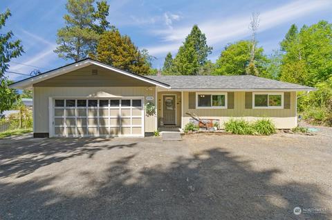 1554 Columbia St, Cathlamet, WA 98612