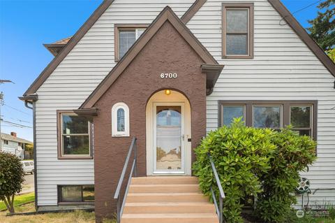 6700 Holly Pl SW, Seattle, WA 98136
