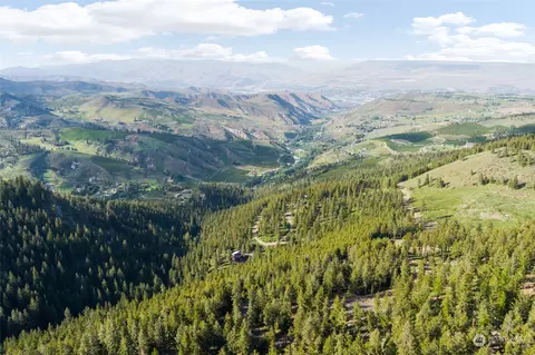 1448 Watchman Ln, Wenatchee, WA 98801