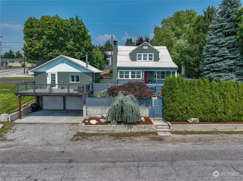 840 Wapato Way, Manson, WA 98831