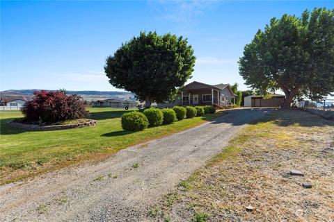 105 N Perry Ave, East Wenatchee, WA 98802