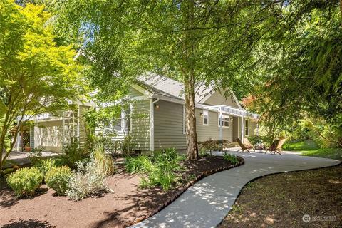 10010 Mandus Olson Rd NE, Bainbridge Island, WA 98110