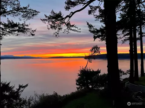 2708 S Camano Dr, Camano Island, WA 98282