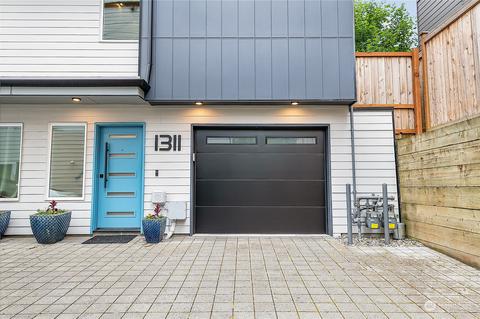 1311 N 50th St, Seattle, WA 98103