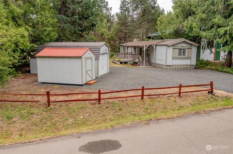 11 N Bass Pl, Hoodsport, WA 98548