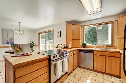 8500 Talbot Rd, Edmonds, WA 98026 photo 5