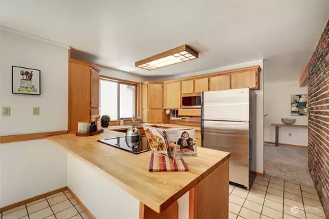 8500 Talbot Rd, Edmonds, WA 98026 photo 4