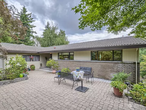 812 145th Pl SE, Bellevue, WA 98007