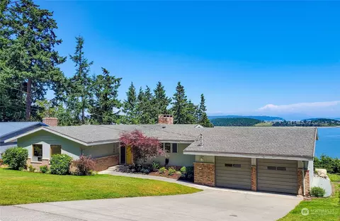 3190 SW Greatview Pl, Oak Harbor, WA 98277
