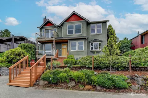 7027 S Lakeridge Dr, Seattle, WA 98178