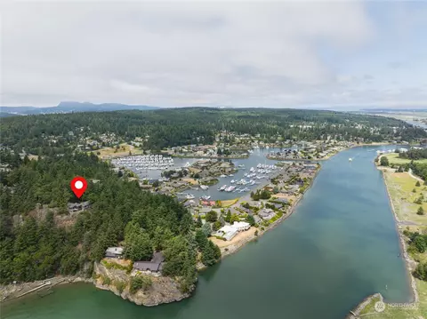 899 Klamath Dr, La Conner, WA 98257