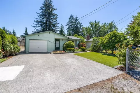 1006 S 74th St, Tacoma, WA 98408