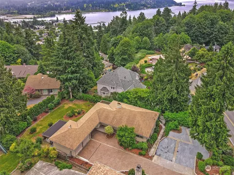 18504 53rd Ave NE, Lake Forest Park, WA 98155