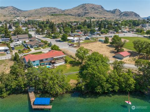 330 E Sayles S Bradley St, Chelan, WA 98816
