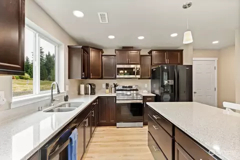 290 E Robbins Rd, Grapeview, WA 98546 photo 7