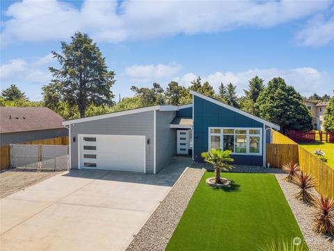 569 Ensign Ave NW, Ocean Shores, WA 98569