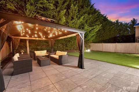11063 Muirwood Way NE, Redmond, WA 98053