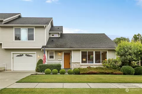 110 12th St #B, Lynden, WA 98264