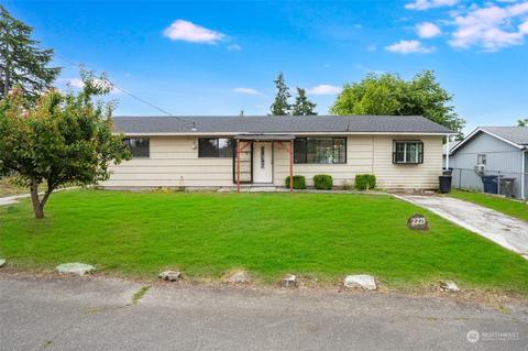 2221 SW 332nd St, Federal Way, WA 98023