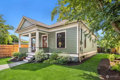 751 N 70th St, Seattle, WA 98103 photo 2