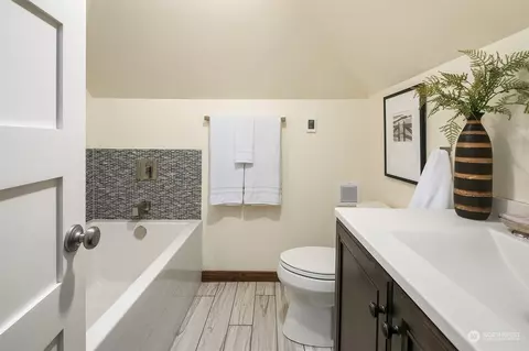 751 N 70th St, Seattle, WA 98103 photo 24