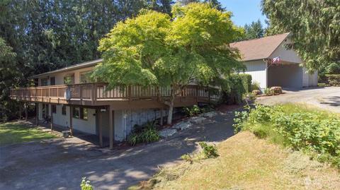 1055 Puget Dr E, Port Orchard, WA 98366